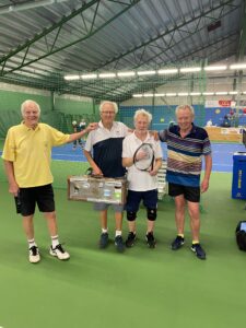 Olav Nyberg (94) och Björn Johnson (87) vann över Bengt Harrysson och Göran Rose'n 6-3, 1-6, 8-6